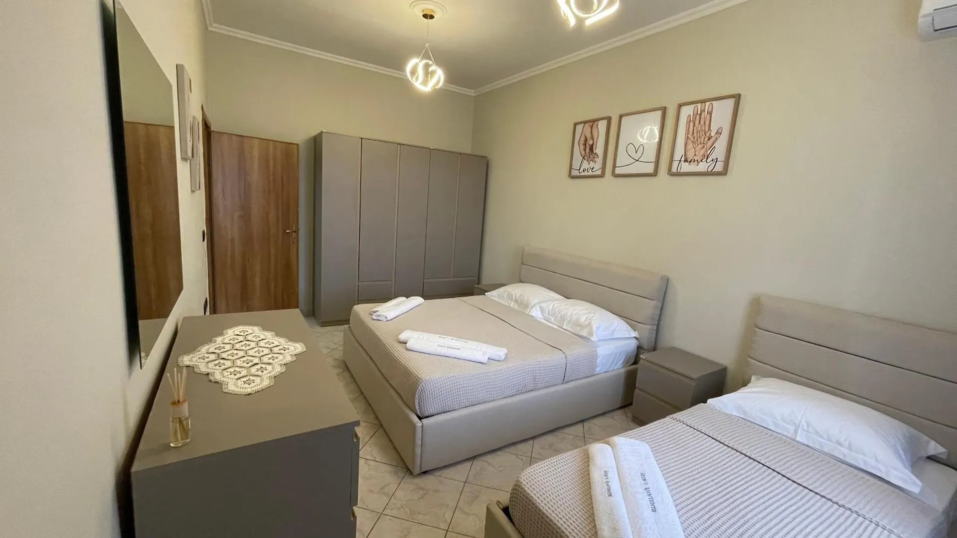Rene'S Apartments Durrës